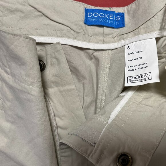 Dockers Women's Nouveau Fit Shorter Capri Pants - Size 8 - NWT - Picture 5 of 5